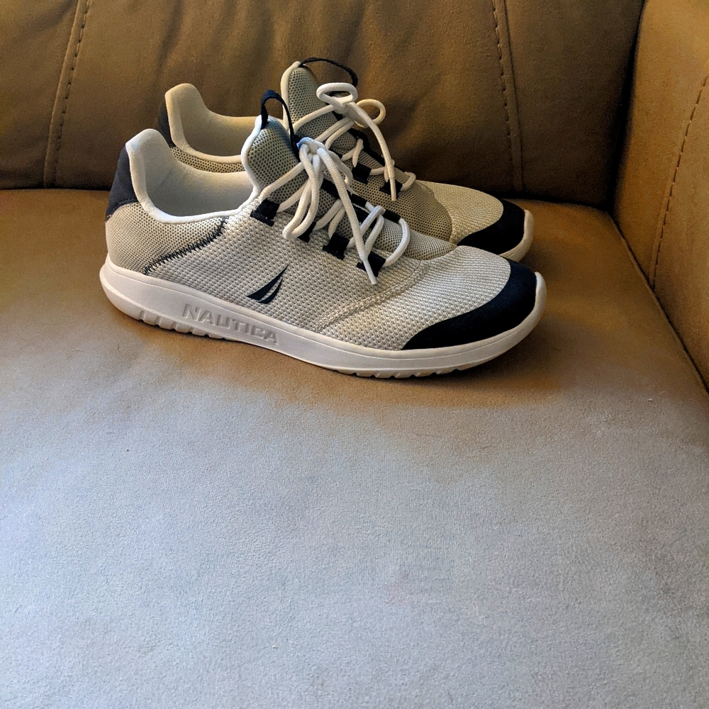 Nautica men's tennis shoes